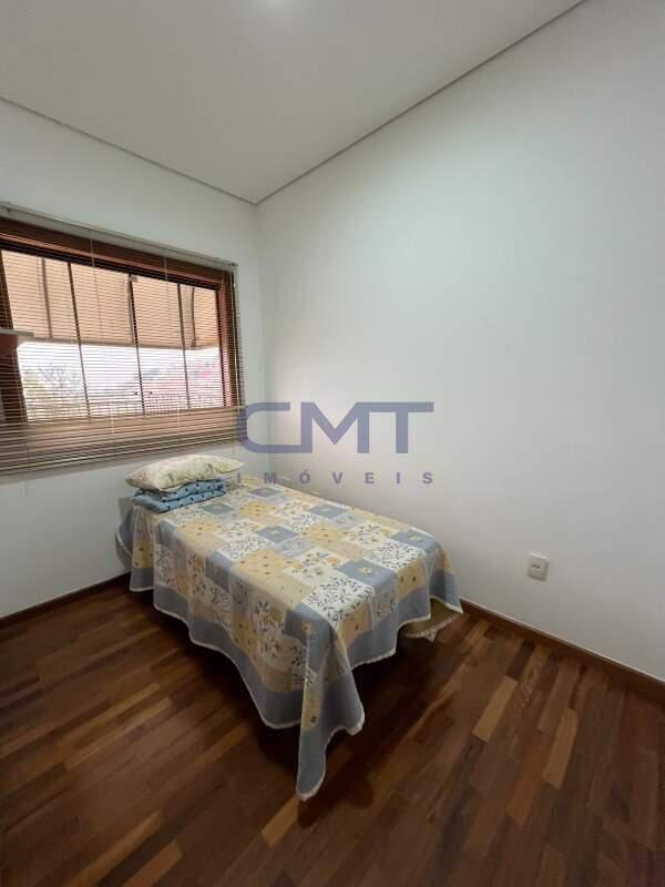 Casa, Estoril, 5 Quartos, 4 Vagas, 2 Suítes