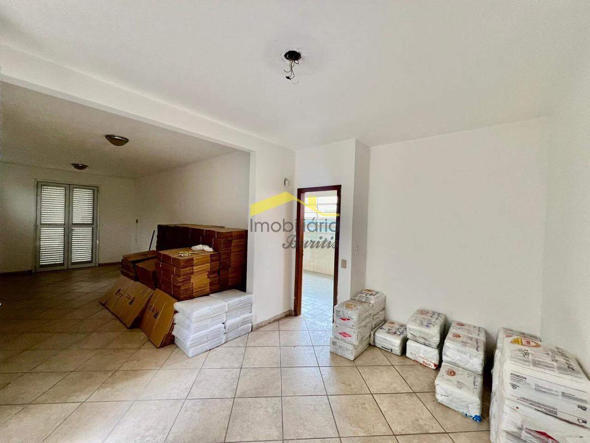 Casa, Jardim América, 3 Quartos, 3 Vagas, 1 Suíte