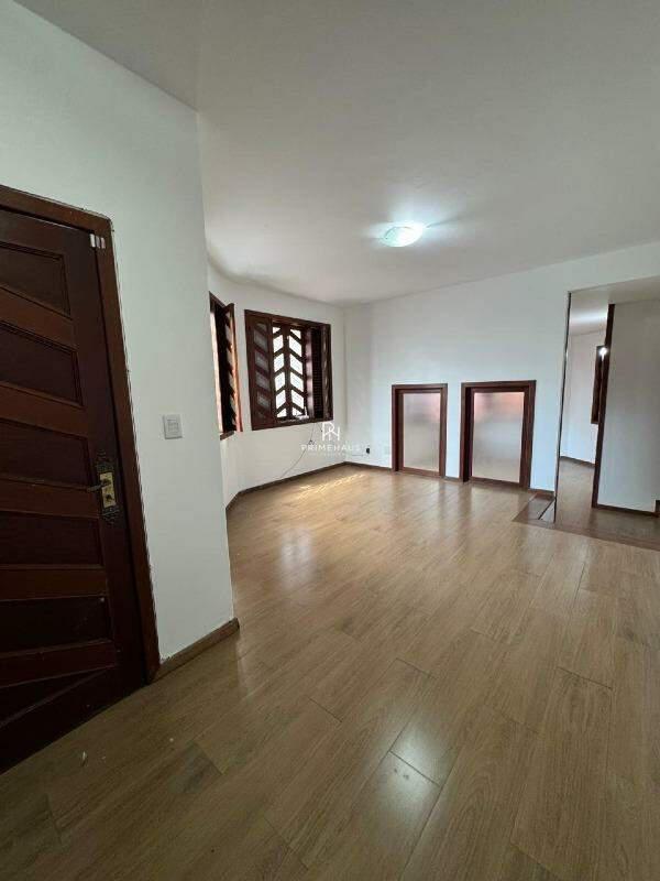 Casa, Castelo, 5 Quartos, 14 Vagas, 1 Suíte