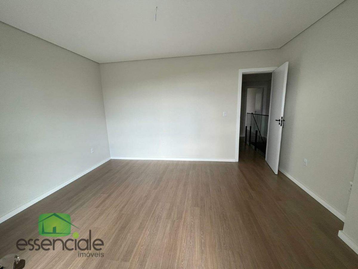 Casa, Centro, 3 Quartos, 2 Vagas, 1 Suíte