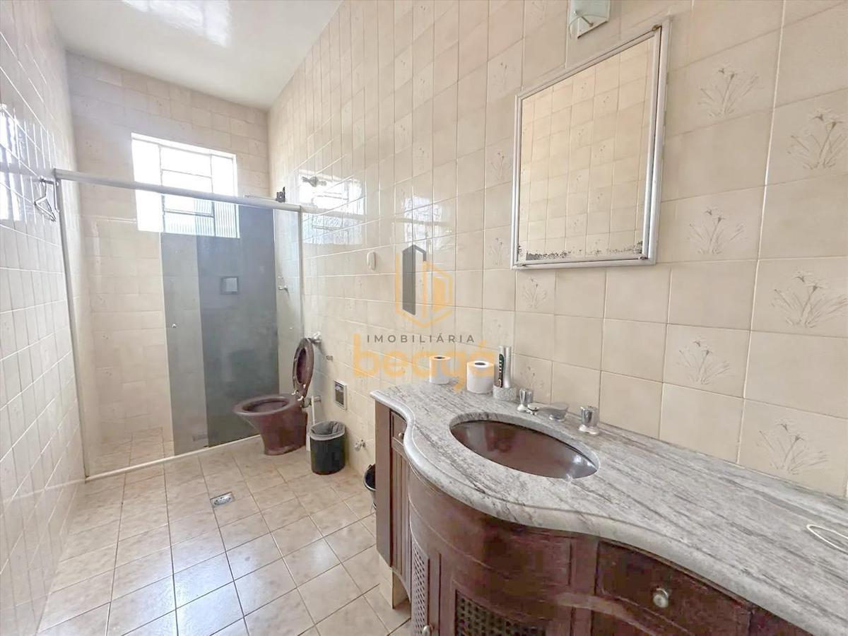 Casa, Califórnia, 4 Quartos, 8 Vagas, 1 Suíte