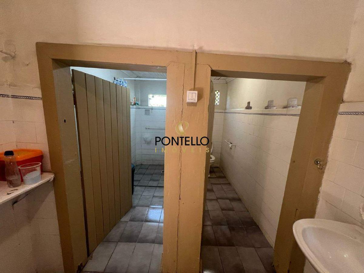 Casa, Centro, 6 Quartos, 0 Vaga, 1 Suíte