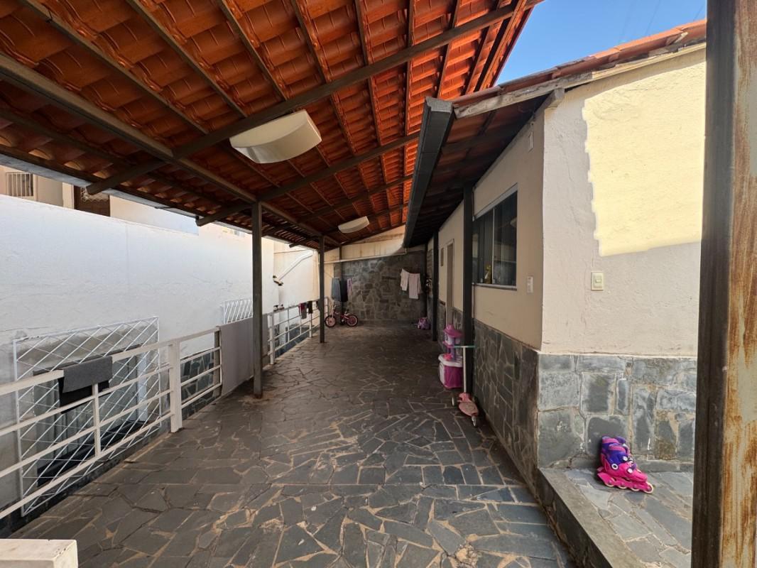 Casa, Colégio Batista, 4 Quartos, 2 Vagas, 2 Suítes