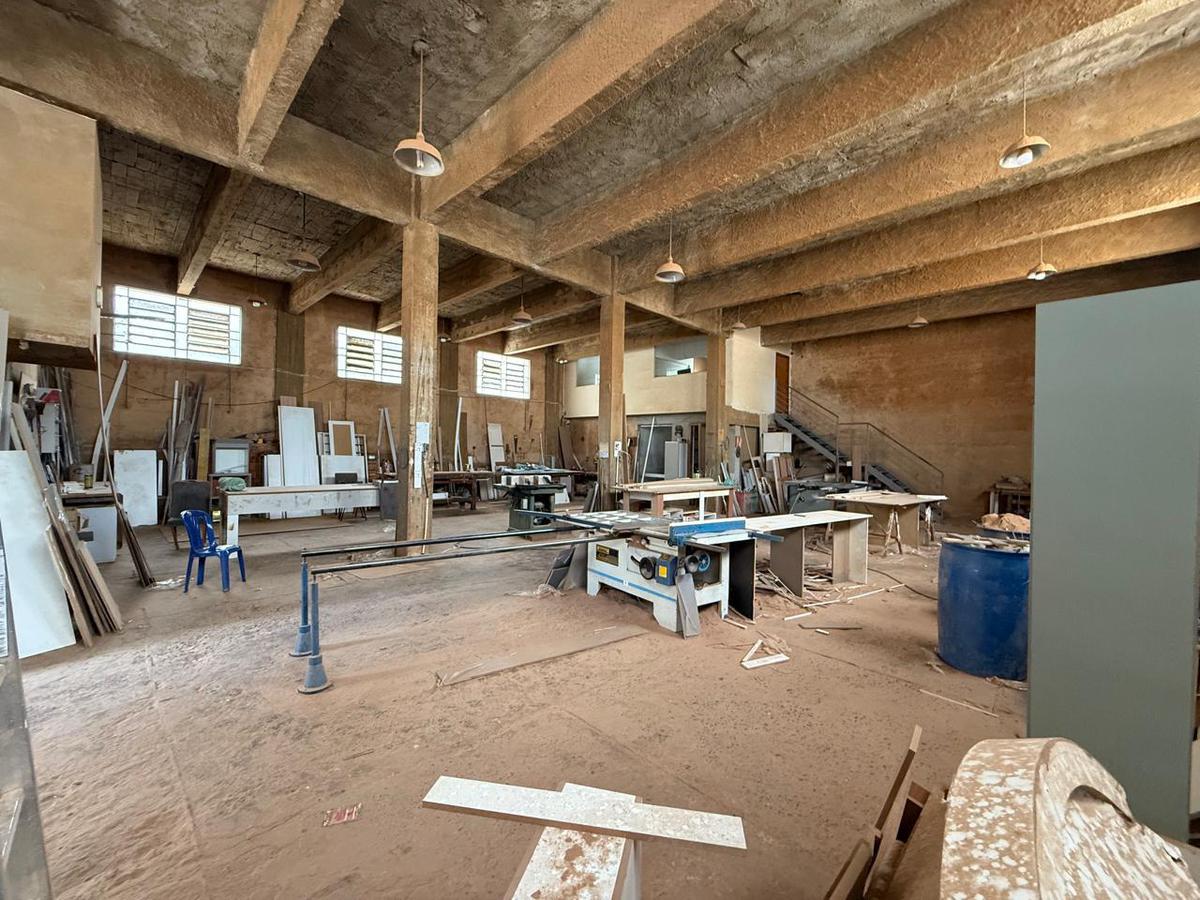 Galpão, Cachoeirinha, 4 Quartos, 1 Vaga, 3 Suítes