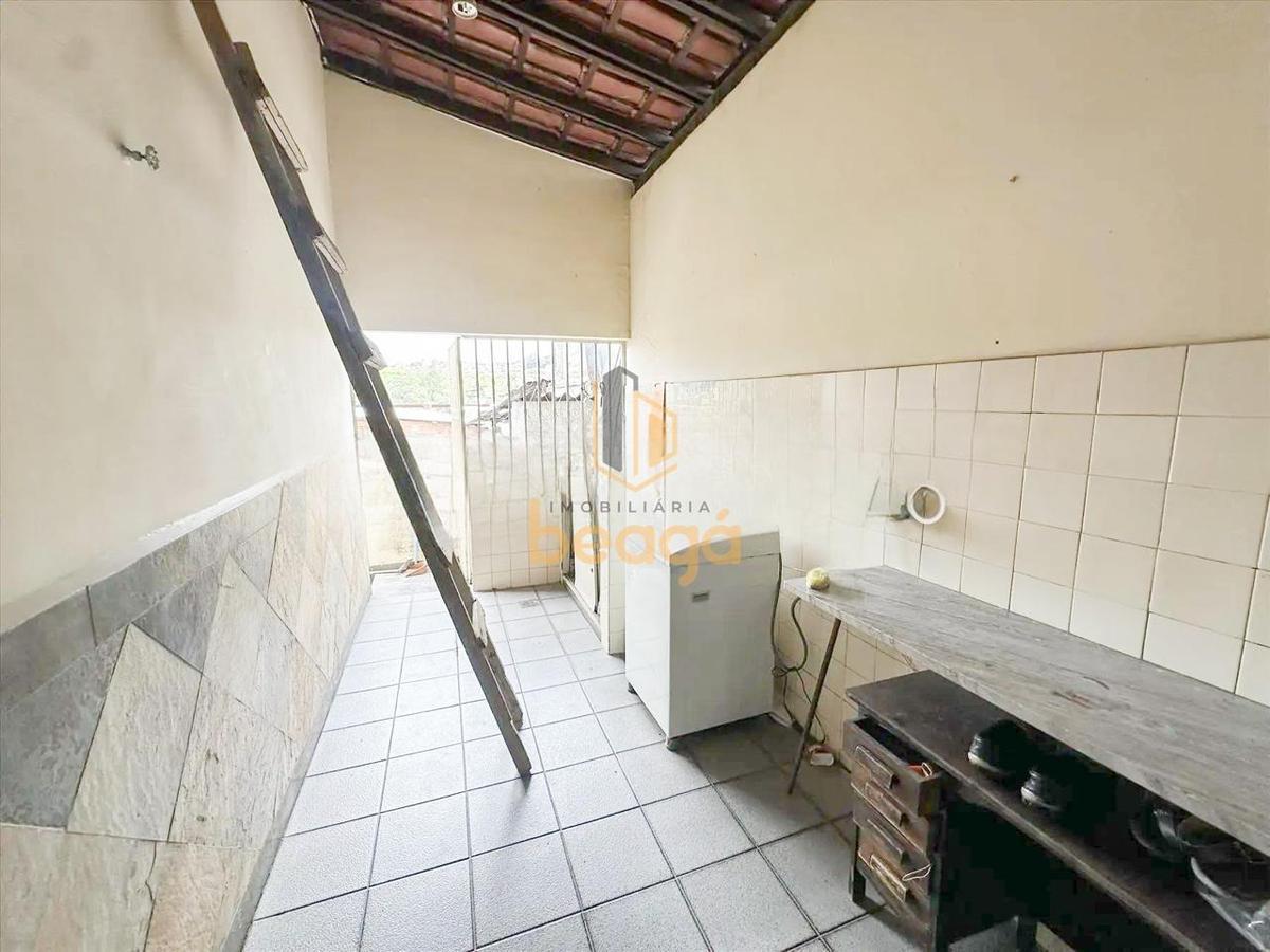 Casa, Califórnia, 4 Quartos, 8 Vagas, 1 Suíte