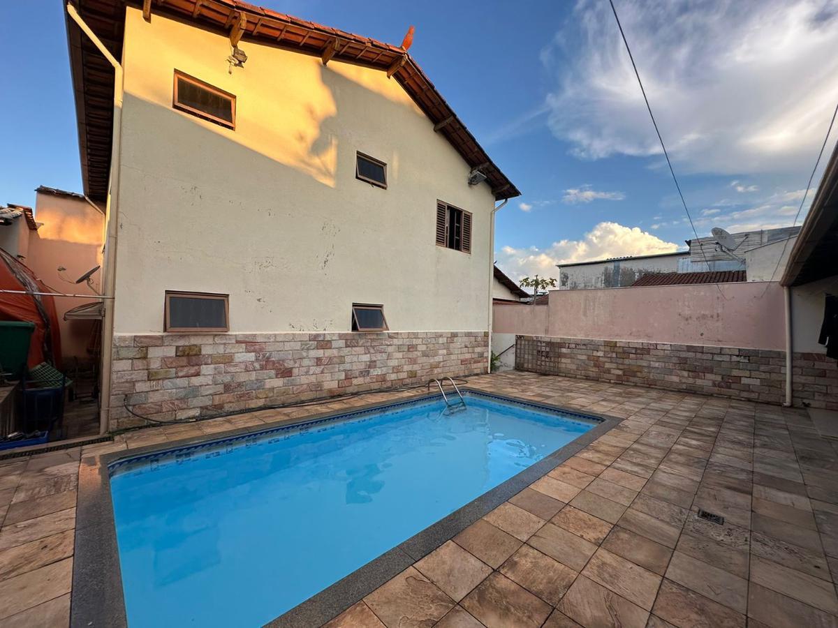 Casa, Santa Cruz, 4 Quartos, 4 Vagas, 2 Suítes