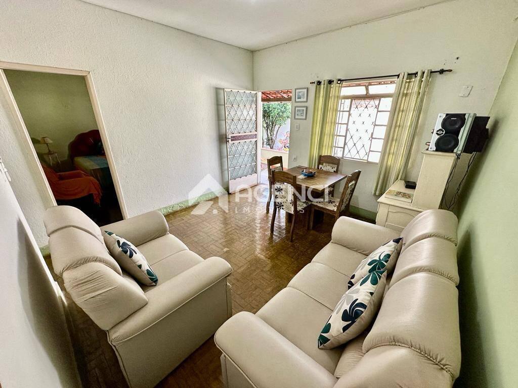 Casa, Coqueiros, 3 Quartos, 0 Vaga, 0 Suíte