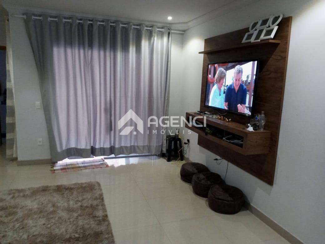 Casa, Industrial, 3 Quartos, 0 Vaga, 1 Suíte