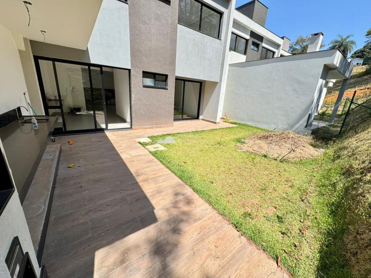 Casa, Trevo, 3 Quartos, 2 Vagas, 1 Suíte