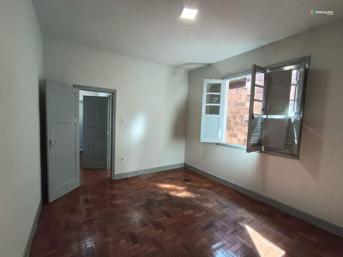 Casa, Sagrada Família, 2 Quartos, 0 Vaga