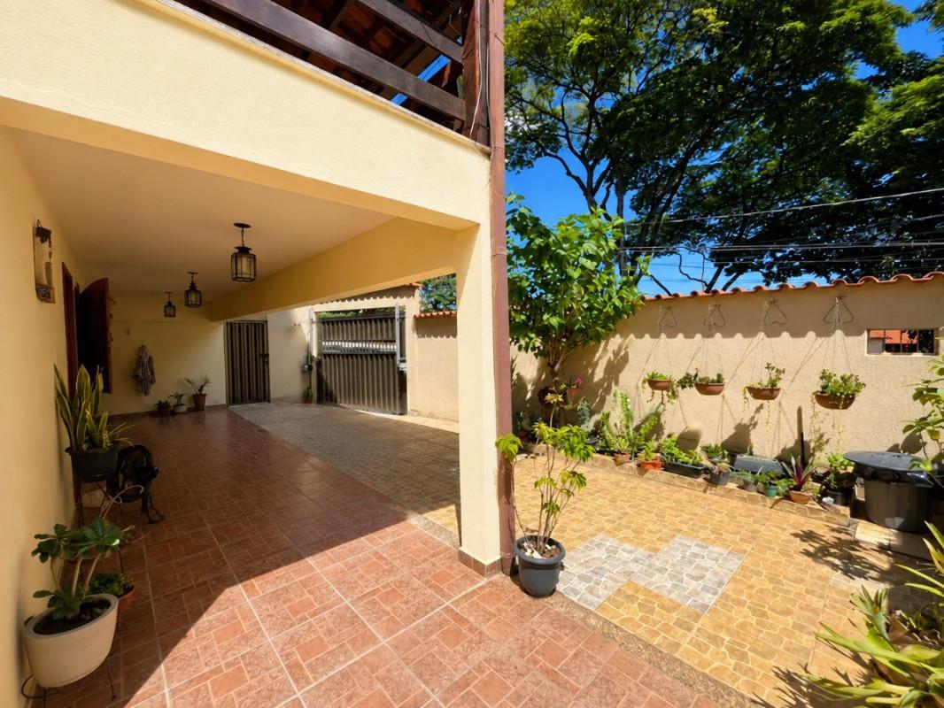 Casa, Alípio de Melo, 6 Quartos, 4 Vagas, 2 Suítes