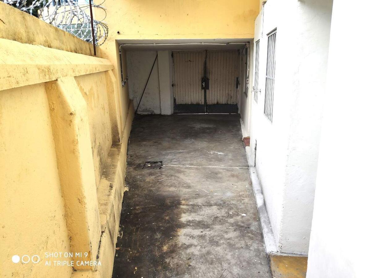 Casa Comercial, Funcionários, 0 Quarto, 0 Vaga
