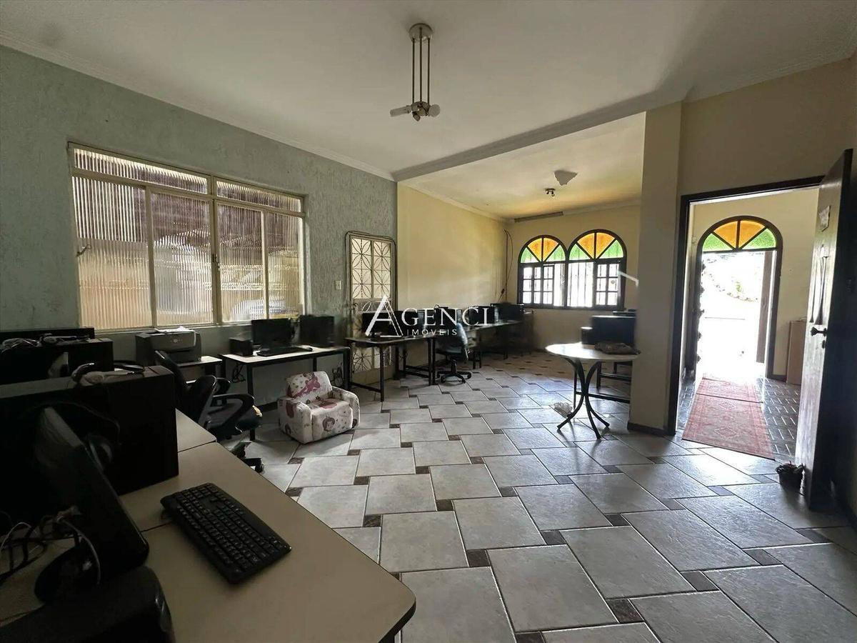 Casa, Califórnia, 4 Quartos, 0 Vaga, 1 Suíte