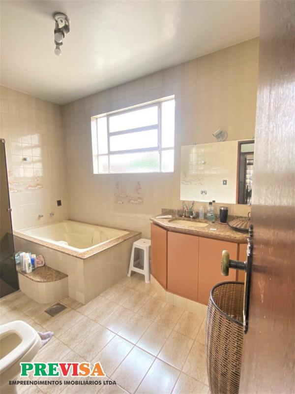 Casa, Sagrada Família, 4 Quartos, 6 Vagas, 1 Suíte