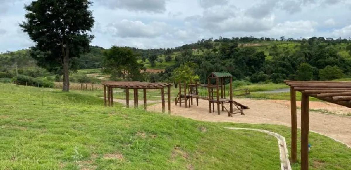 Lote, Jardim Universitário, 0 Quarto, 0 Vaga
