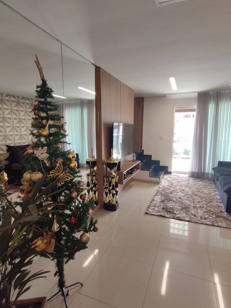 Casa, Duque de Caxias, 3 Quartos, 5 Vagas, 2 Suítes