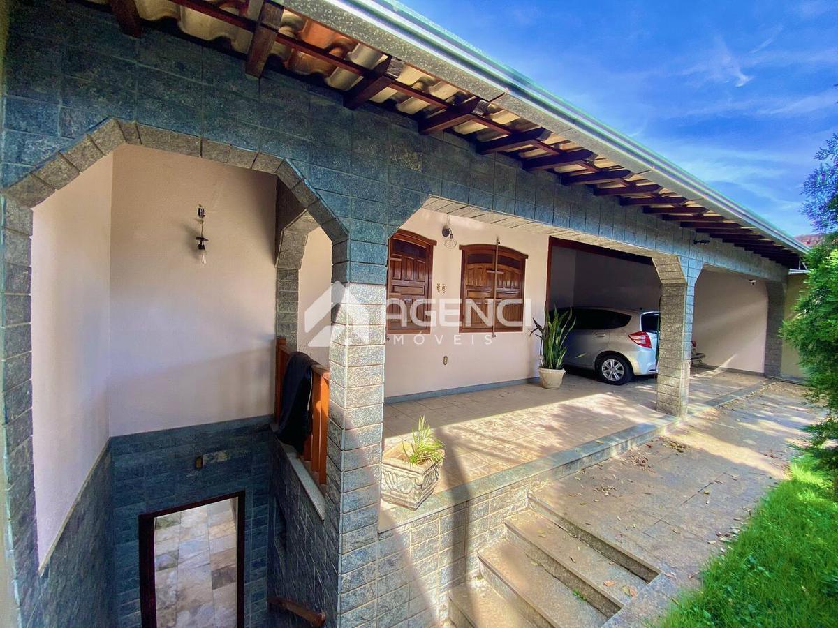 Casa, Camargos, 5 Quartos, 0 Vaga, 1 Suíte