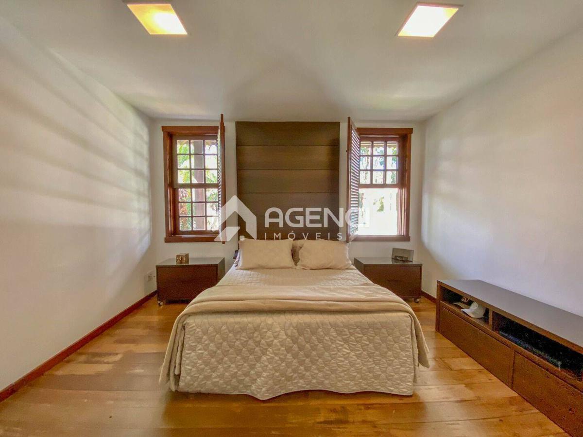 Casa, Bandeirantes (pampulha), 5 Quartos, 0 Vaga, 5 Suítes