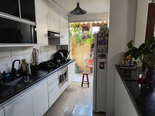 Apartamento, Glória, 2 Quartos, 0 Vaga, 0 Suíte