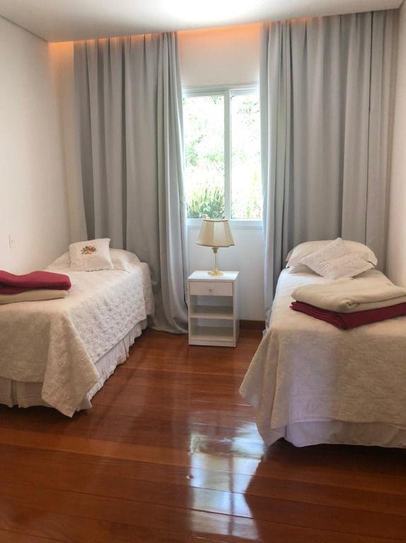 Casa, Jardim Serrano, 4 Quartos, 6 Vagas, 3 Suítes