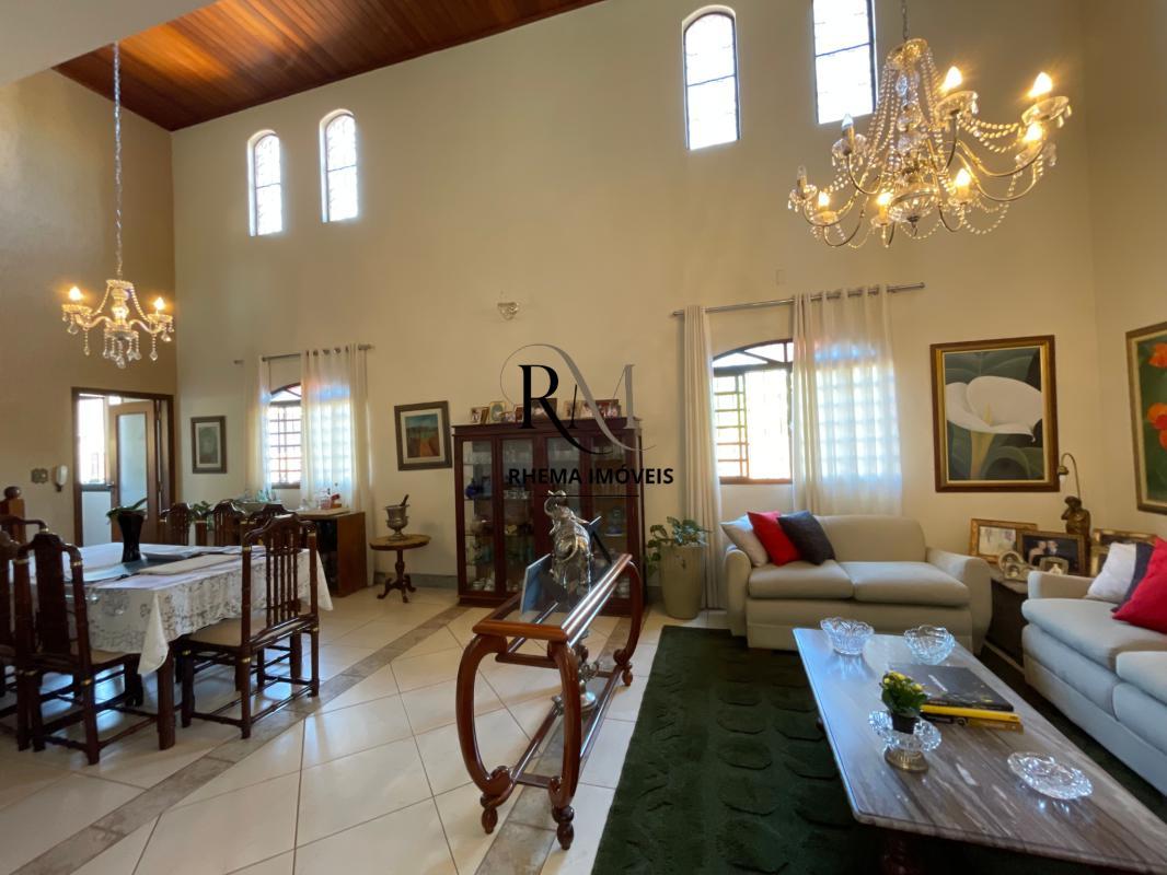 Casa, Planalto, 5 Quartos, 4 Vagas, 2 Suítes