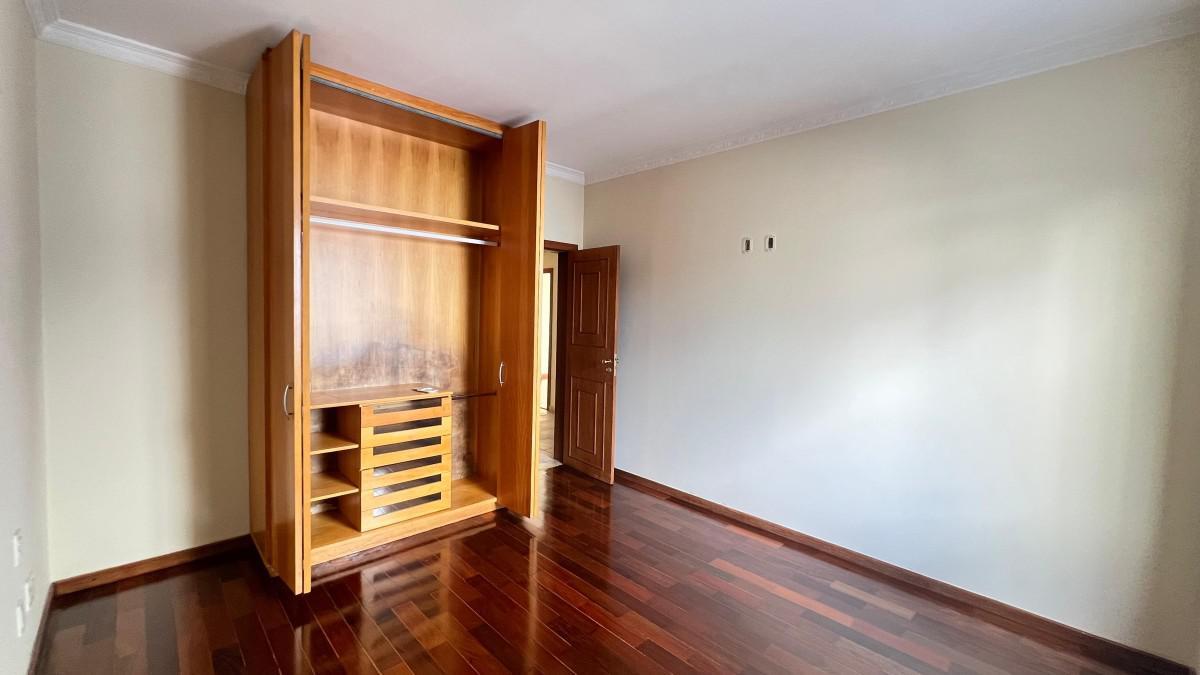 Casa, Castelo, 4 Quartos, 6 Vagas, 2 Suítes