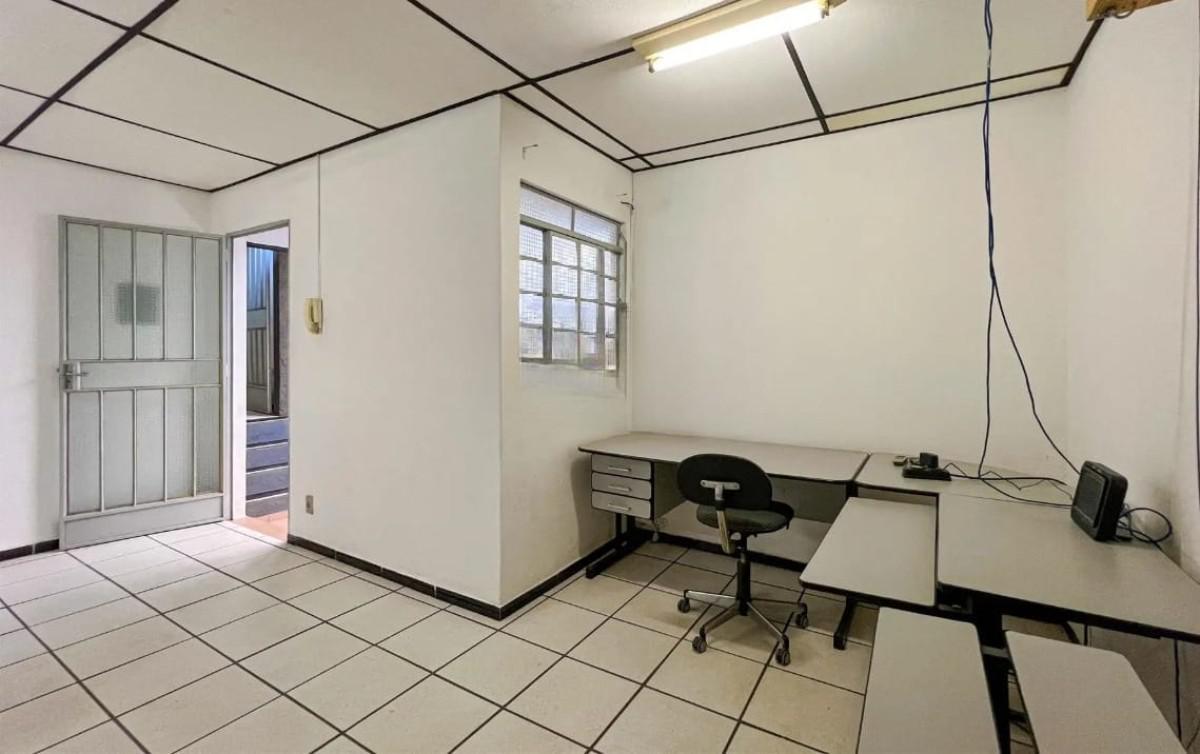 Casa, Sagrada Família, 1 Quarto, 1 Vaga