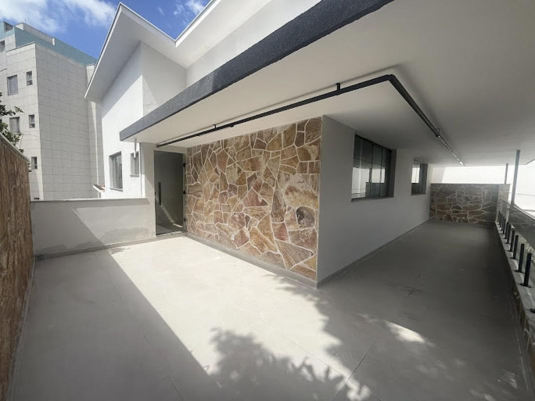 Casa Comercial, Colégio Batista, 5 Quartos, 0 Vaga