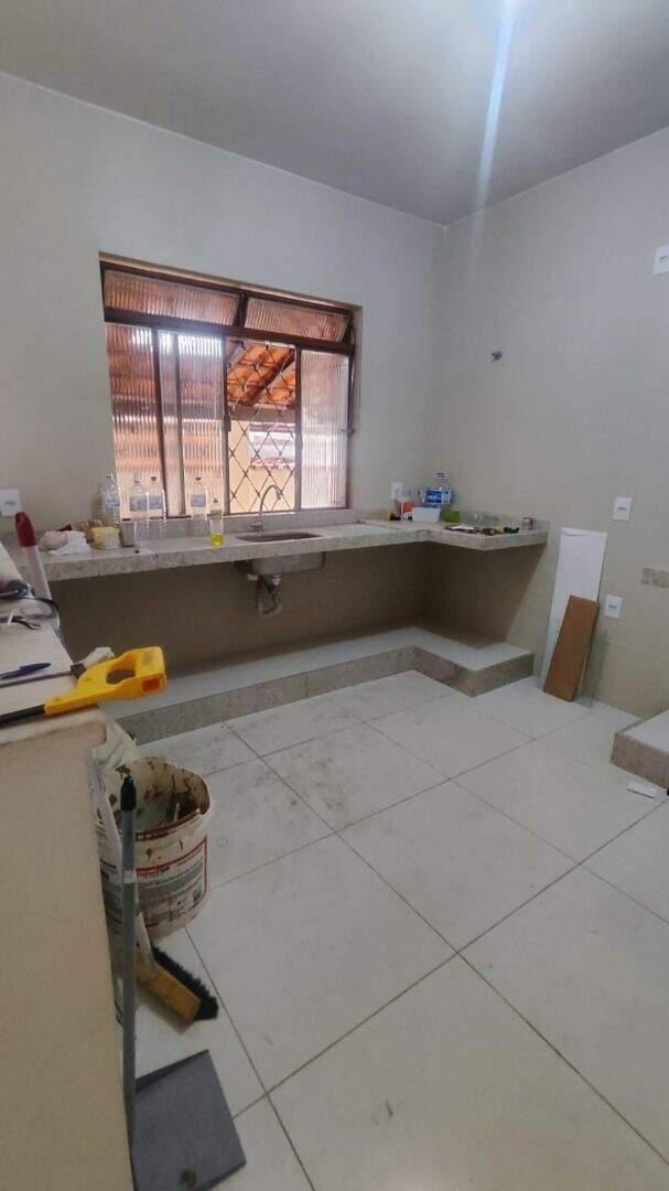 Casa, Centro, 4 Quartos, 5 Vagas, 1 Suíte