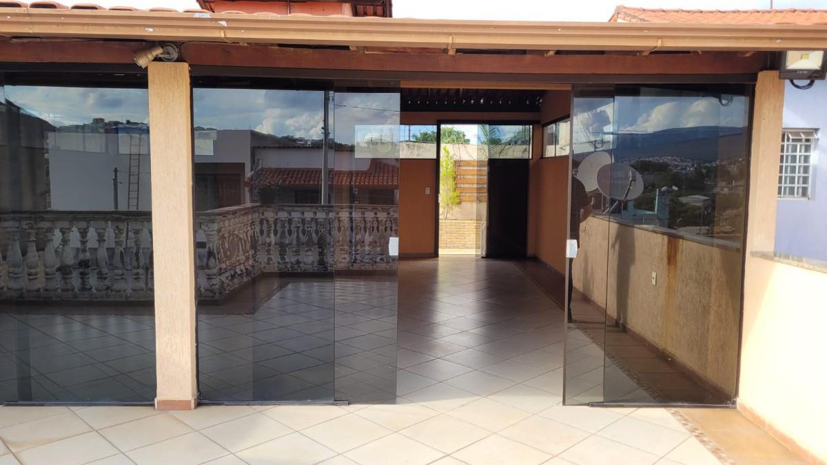 Casa, Tirol (barreiro), 3 Quartos, 2 Vagas, 1 Suíte