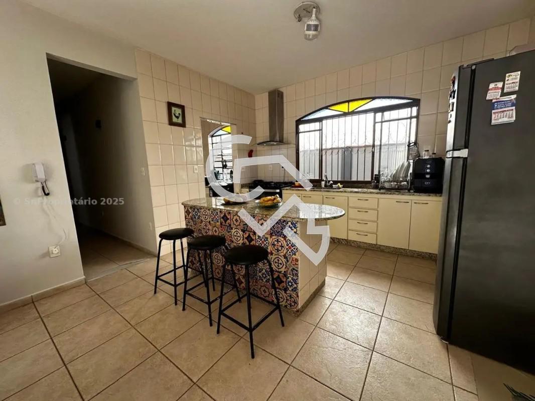 Casa, Nova Granada, 5 Quartos, 6 Vagas, 1 Suíte