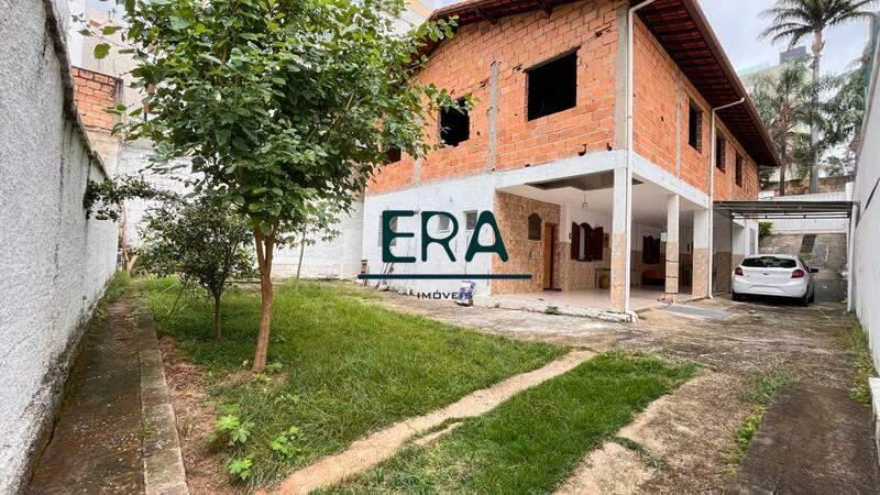 Casa, Buritis, 5 Quartos, 0 Vaga, 1 Suíte