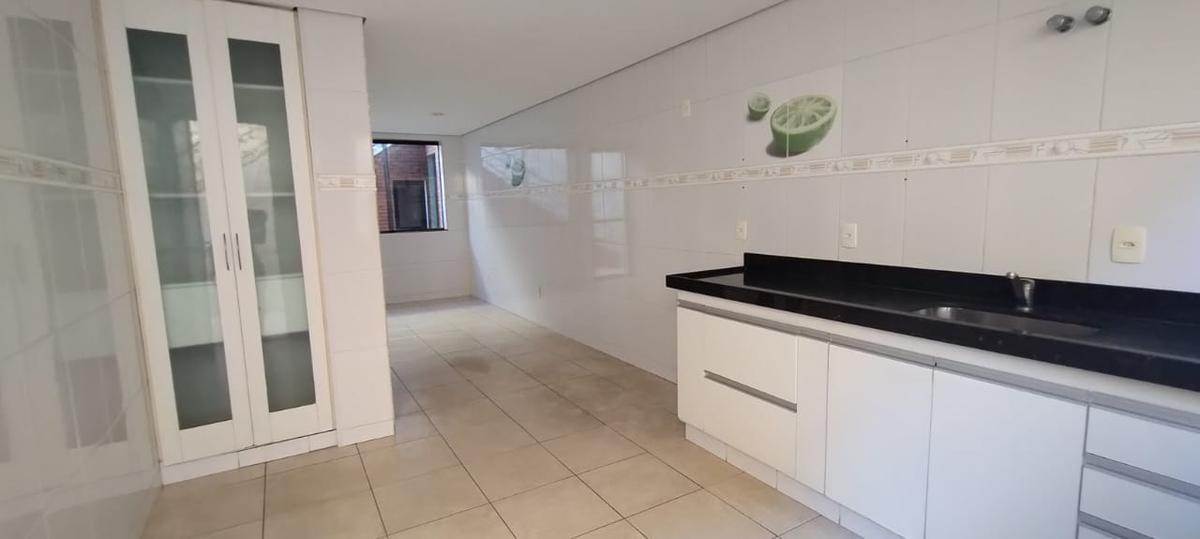 Casa, Santa Cruz, 5 Quartos, 4 Vagas, 1 Suíte