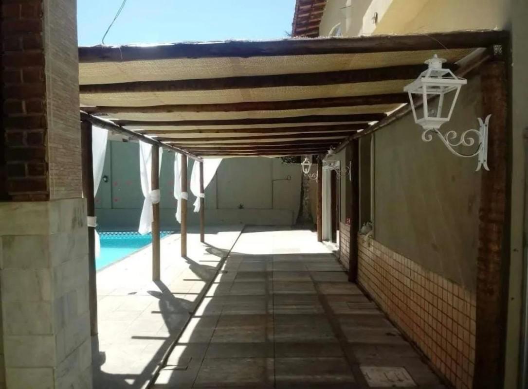 Casa, Braúnas, 5 Quartos, 0 Vaga, 3 Suítes