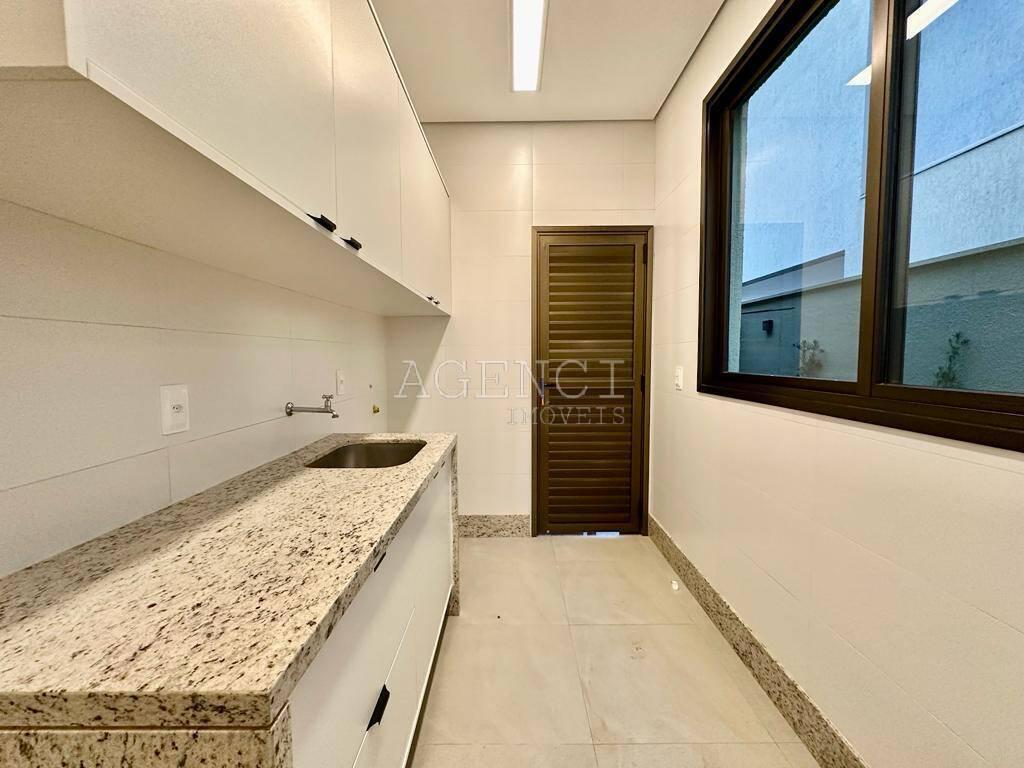 Casa, Alphaville - Lagoa dos Ingleses, 4 Quartos, 0 Vaga, 4 Suítes