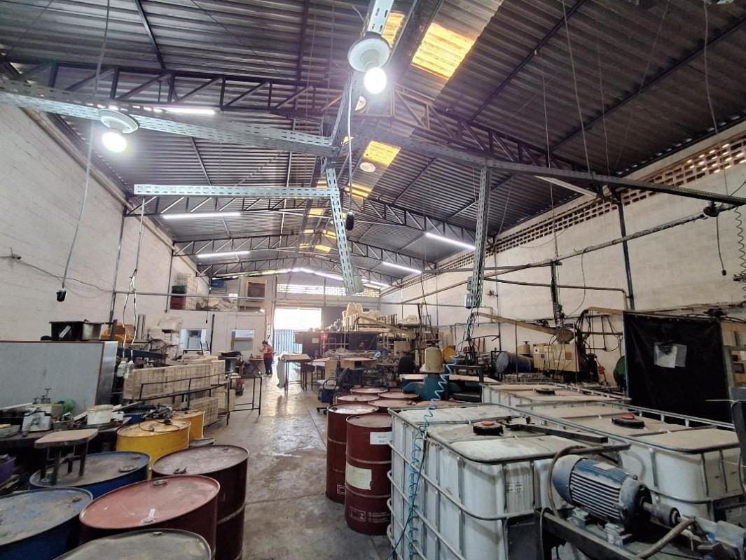 Galpão, Santa Terezinha, 0 Quarto, 0 Vaga