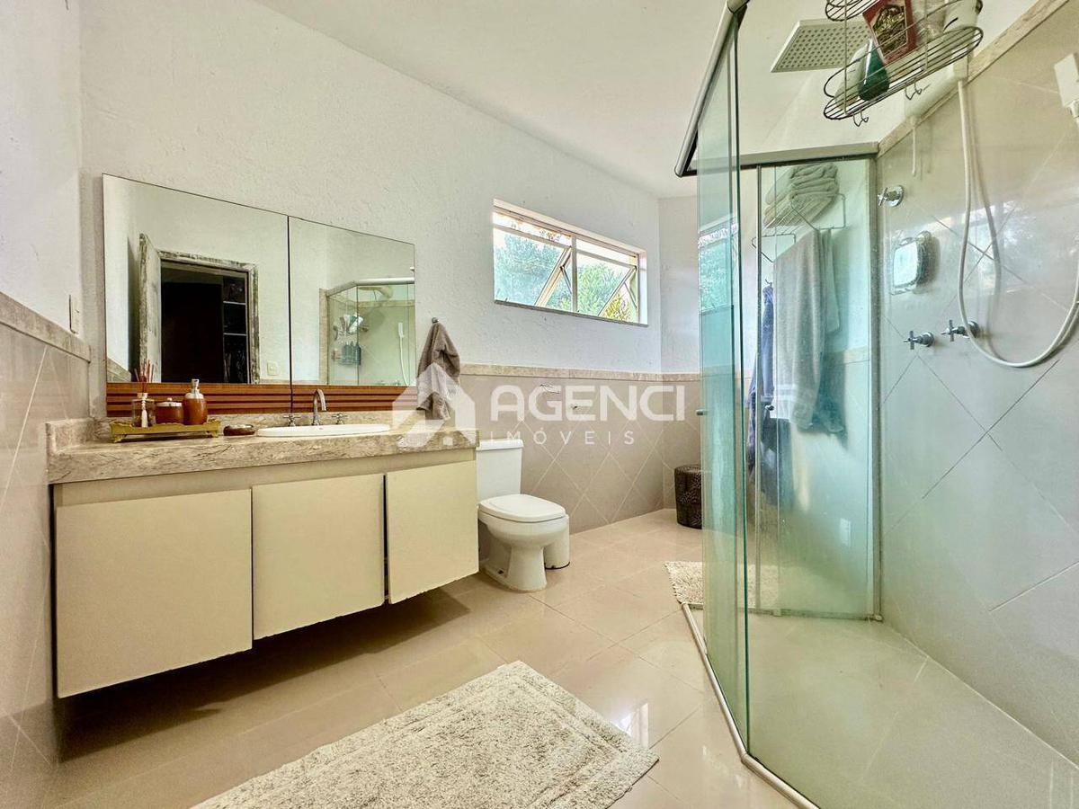 Casa, Jardim Canadá, 5 Quartos, 0 Vaga, 1 Suíte