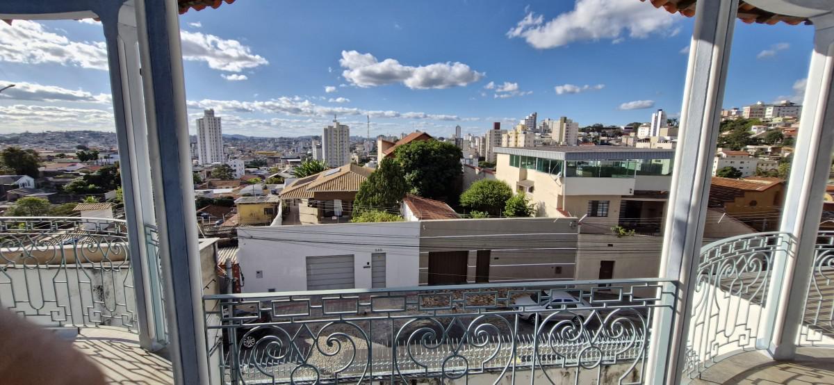 Casa, Concórdia, 10 Quartos, 8 Vagas, 1 Suíte