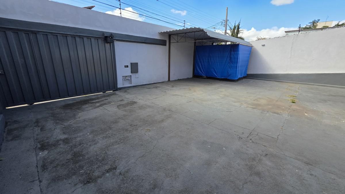 Casa, Jardim Leblon, 2 Quartos, 5 Vagas, 1 Suíte