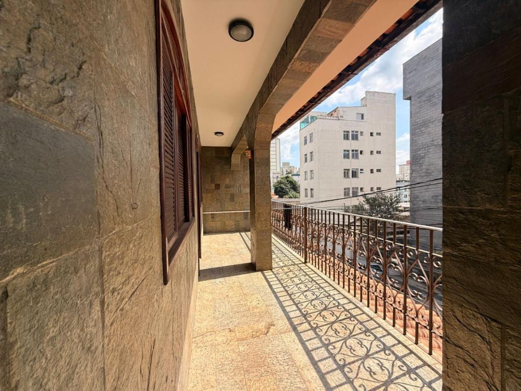 Casa, Sagrada Família, 4 Quartos, 2 Vagas, 1 Suíte