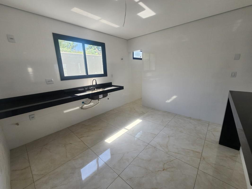 Casa, Cabral, 3 Quartos, 4 Vagas, 1 Suíte