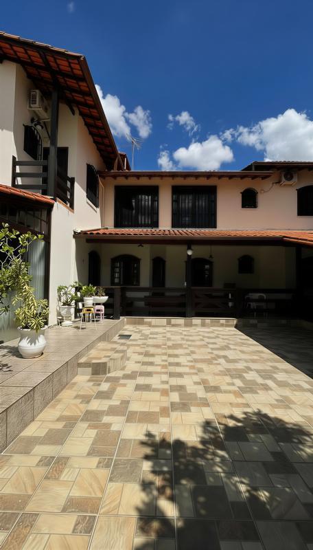 Casa, Castelo, 4 Quartos, 6 Vagas, 3 Suítes