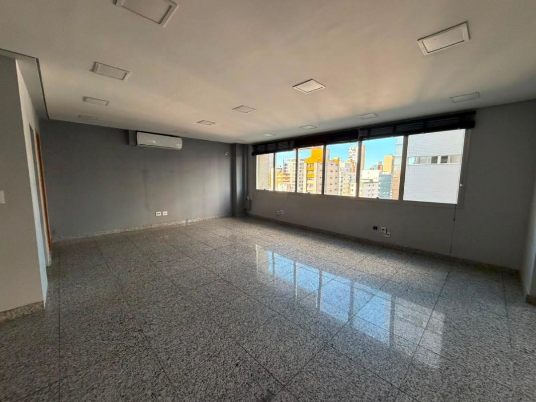 Sala, Barro Preto, 0 Quarto, 2 Vagas