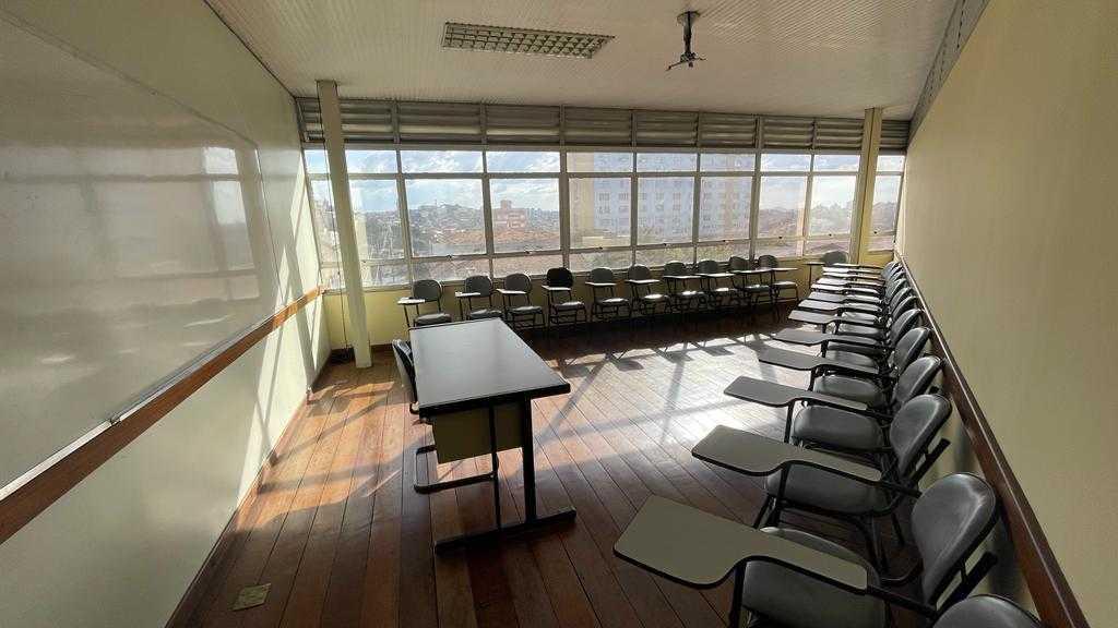 Prédio, São Cristóvão, 0 Quarto, 0 Vaga
