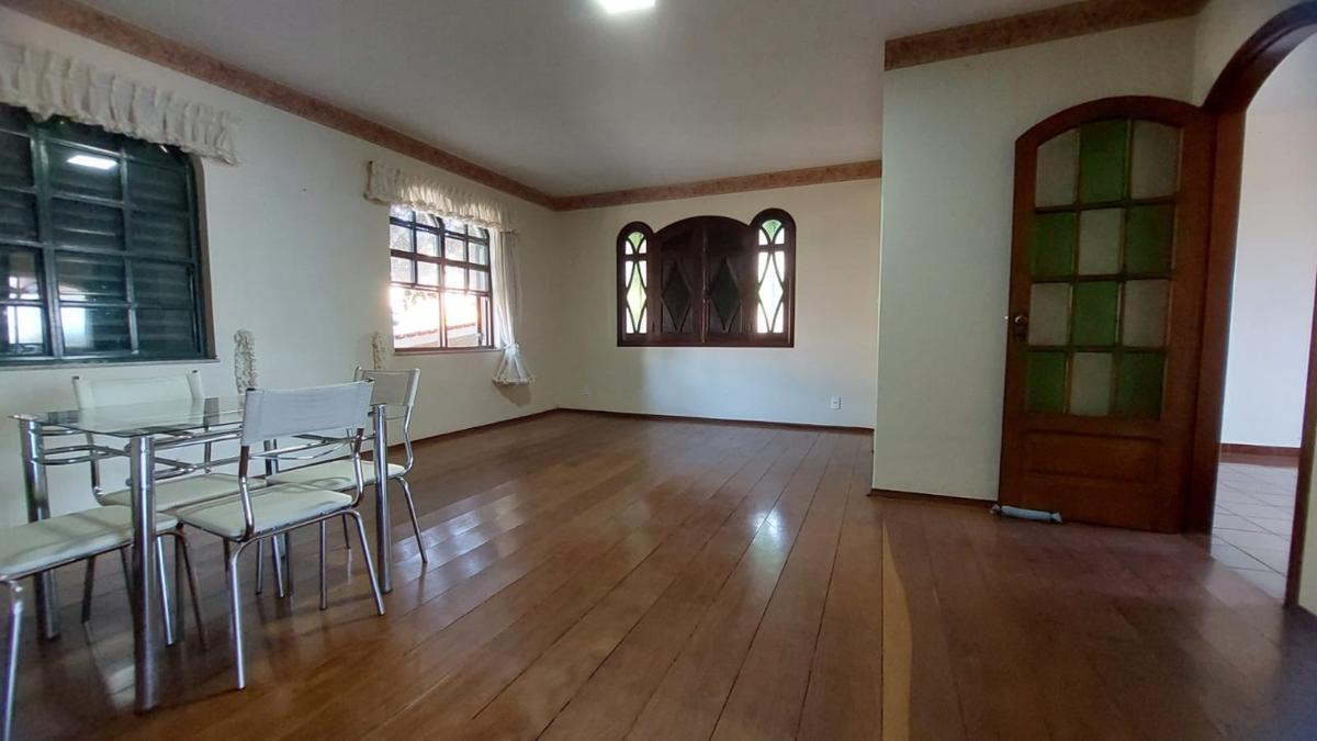 Casa, Vila Martins, 4 Quartos, 5 Vagas, 1 Suíte