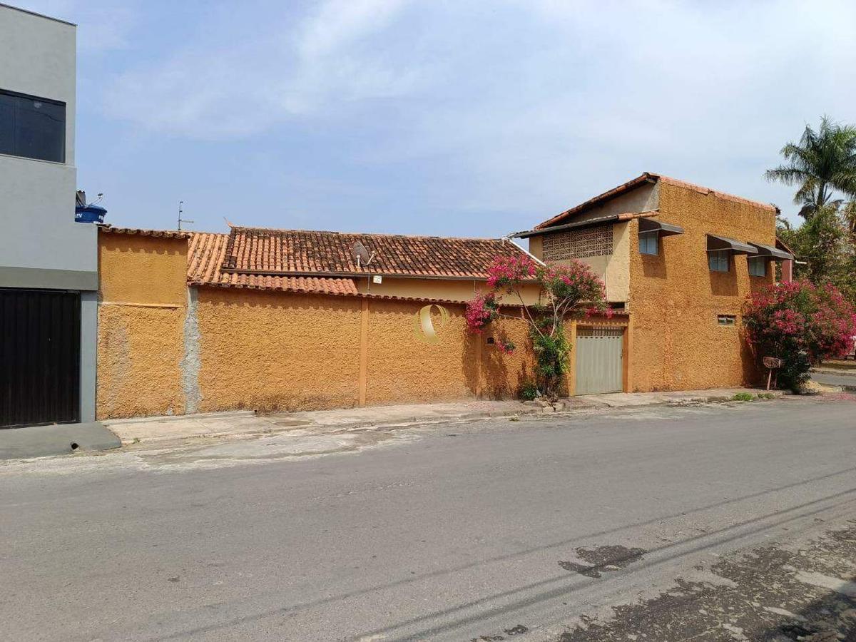 Casa, Boa Vista, 8 Quartos, 4 Vagas, 1 Suíte