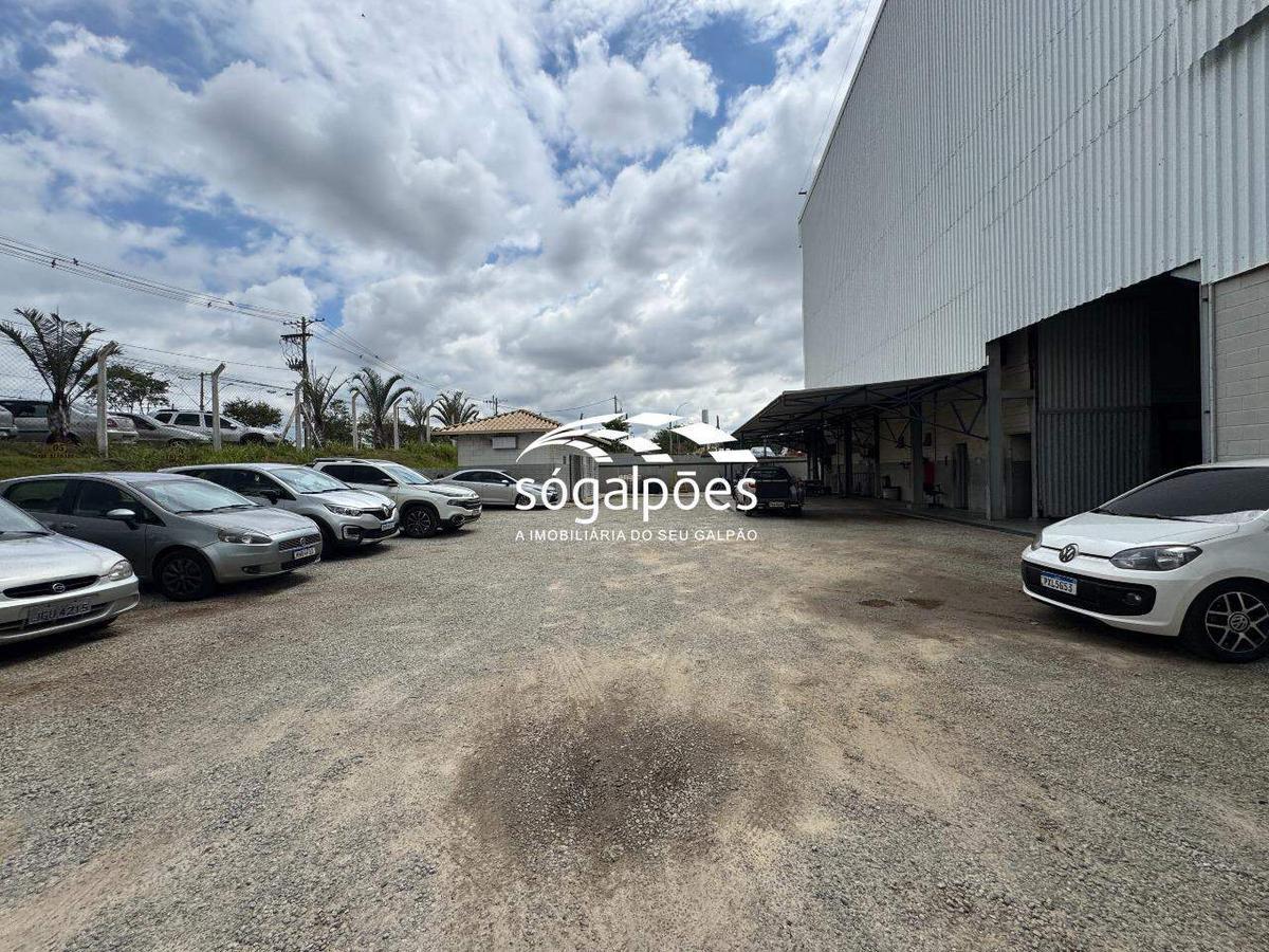 Galpão, Bandeirinhas, 9 Vagas