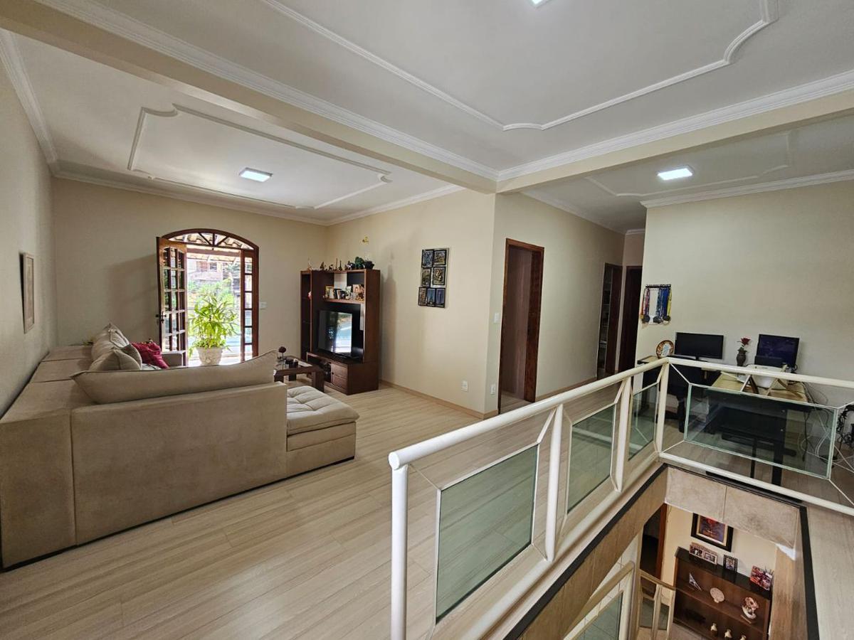 Casa, Santa Cruz, 4 Quartos, 6 Vagas, 1 Suíte