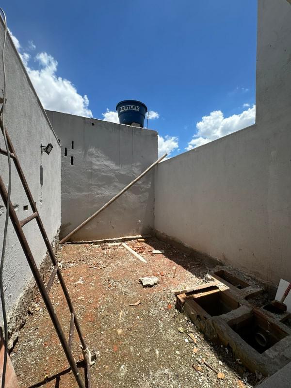 Casa, Monte Verde, 2 Quartos, 2 Vagas, 1 Suíte