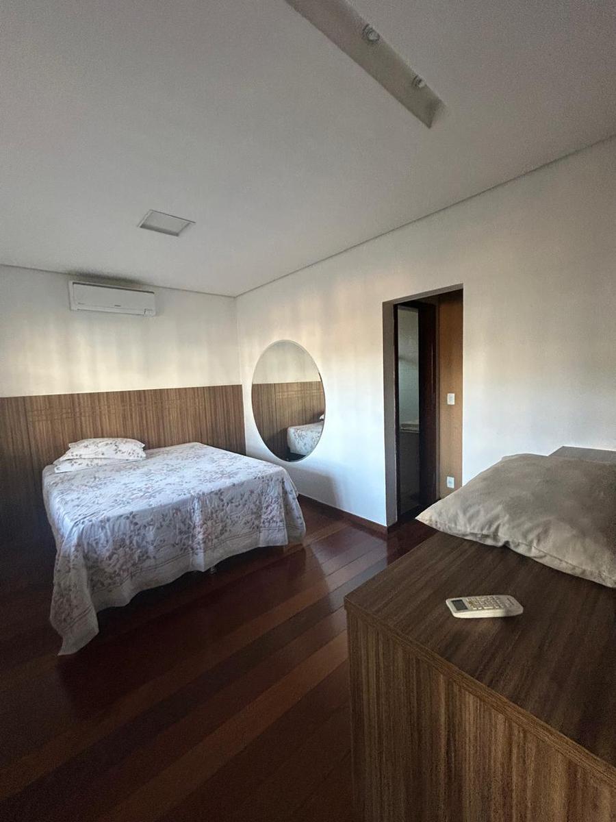 Casa, Castelo, 4 Quartos, 2 Vagas, 1 Suíte